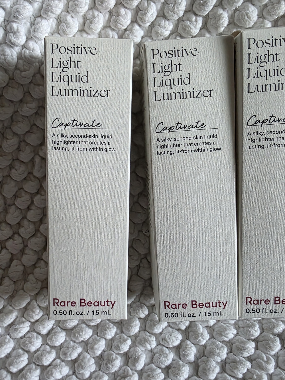 Rare Beauty Positive Light Liquid Luminizer - Captivate - Champagne.